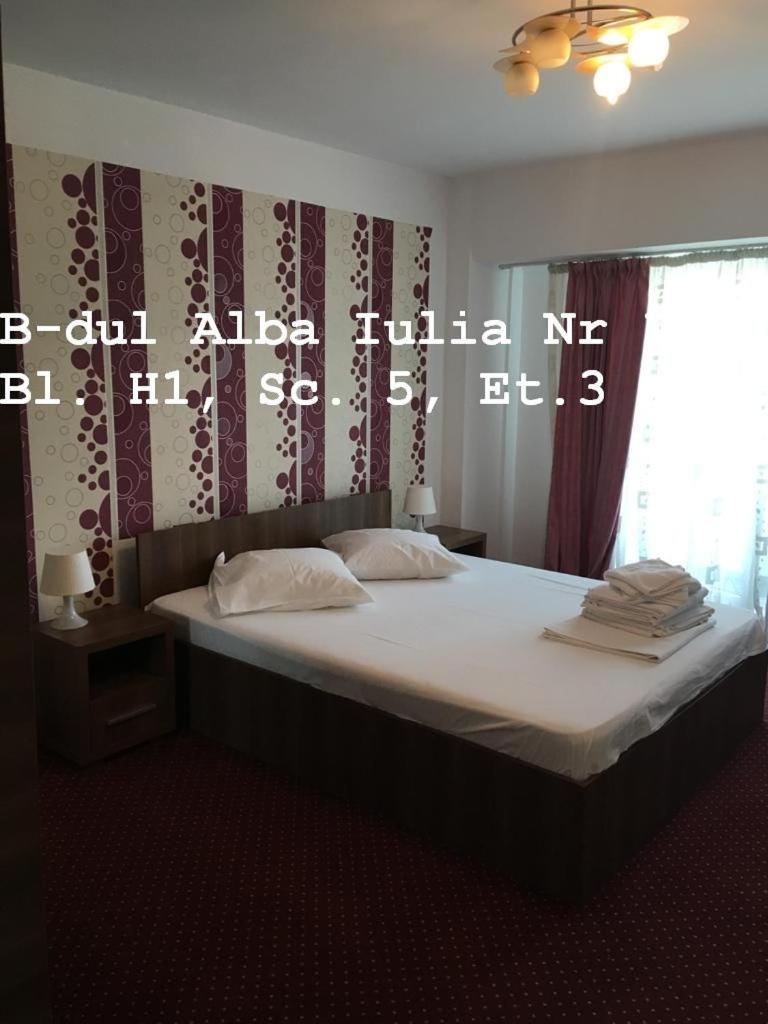 Alba Iulia Square - Apartments And Studios Бухарест Номер фото
