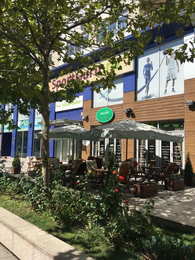 Alba Iulia Square - Apartments And Studios Бухарест Экстерьер фото