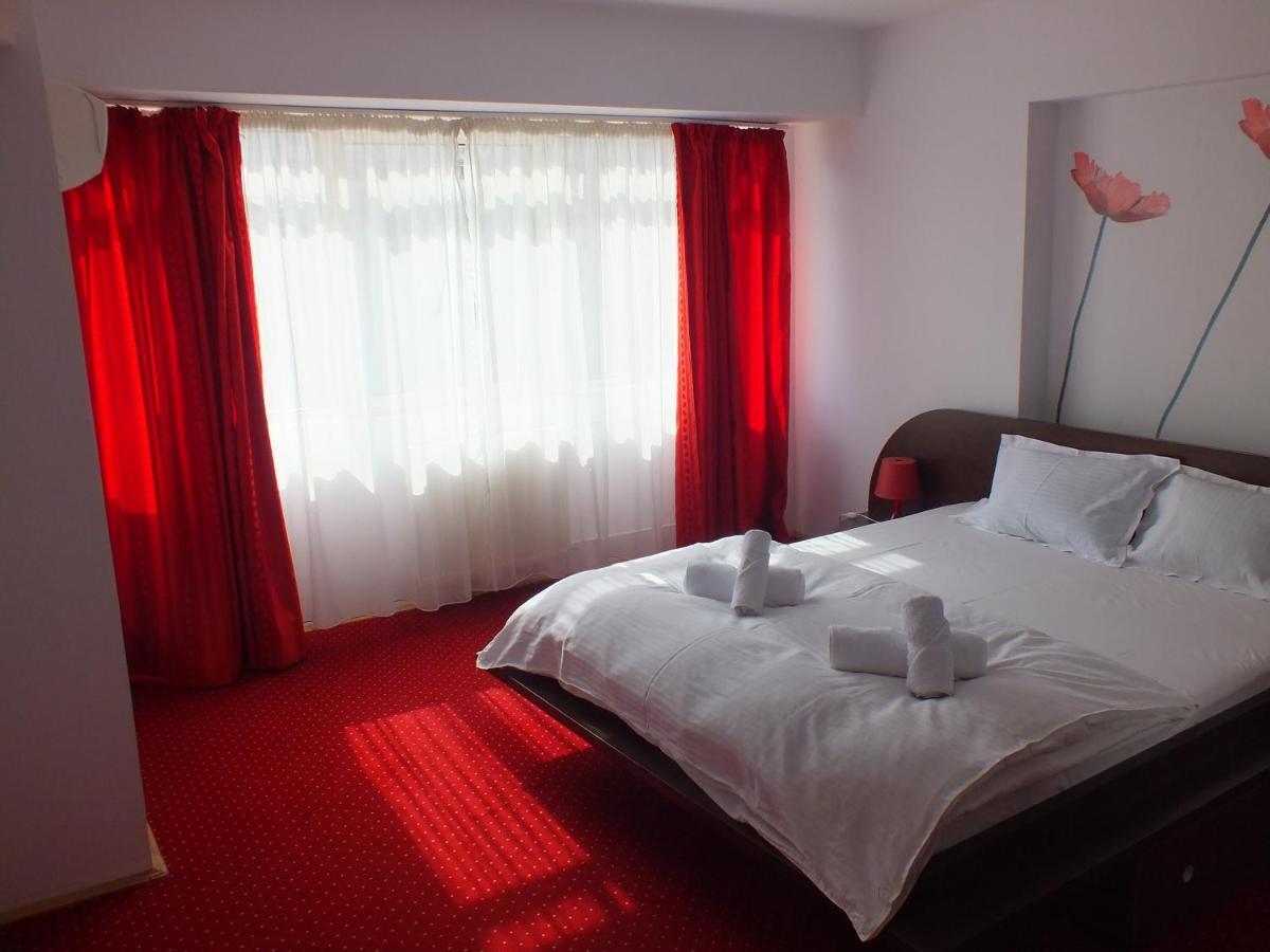 Alba Iulia Square - Apartments And Studios Бухарест Экстерьер фото