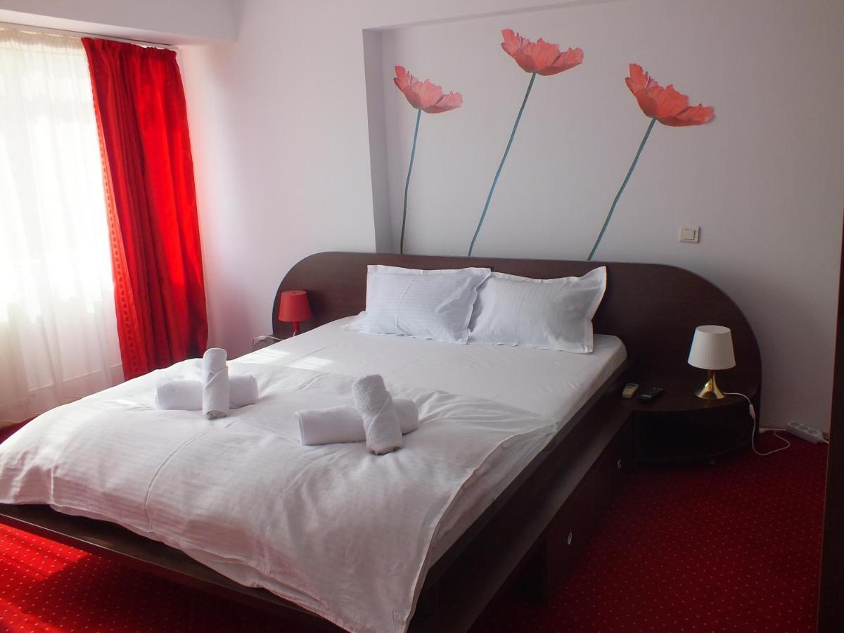 Alba Iulia Square - Apartments And Studios Бухарест Экстерьер фото